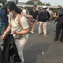 Sisi dan Kantong Plastik di Tengah Aksi