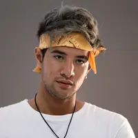 Aktor yang juga atlet silat, Ammar Zoni merubah penampilannya pada tahun 2017 ini. Harapannya, penampilannya bisa menjadi tren tahun ini. Bintang utama dalam sinetron Anak Langit itu ingin memberi warna baru dalam sinetron. (Nurwahyunan/Bintang.com)