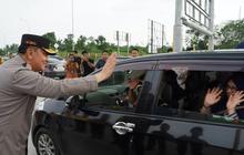 Potret Jenderal Bintang 2 Atur Lalu Lintas dan Beri Oleh-Oleh ke Pemudik saat Arus Balik