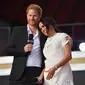 Pangeran Harry dan Meghan Markle saat berbicara selama festival Global Citizen Live 2021 di Great Lawn, Central Park pada 25 September 2021 di New York City. (ANGELA WEISS / AFP)