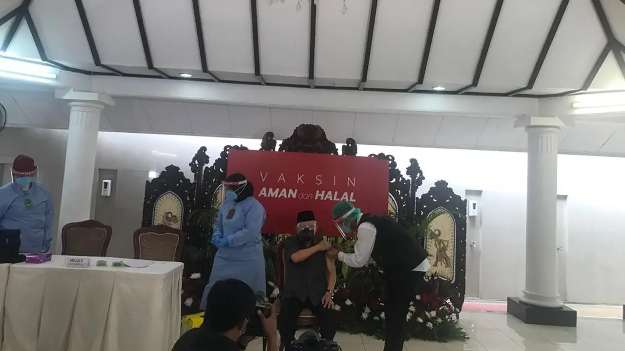 Wapres Ma'ruf Amin telah menerima suntikan vaksin Covid-19 dosis pertama.