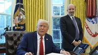 Presiden Amerika Serikat Donald Trump di Ruang Oval, Gedung Putih, pada Senin (3/2/2025). (Dok. AP Photo/Evan Vucci)