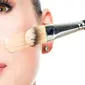 Concealer merupakan salah satu produk makeup yang penting dikenakan untuk menutupi noda gelap pada wajah. (Foto: iStockphoto)