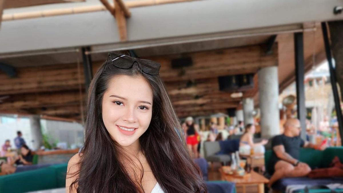 Bella Bonita Jadi Bumil Cantik Kenakan Outfit Seksi, Netizen Beri Pembelaan