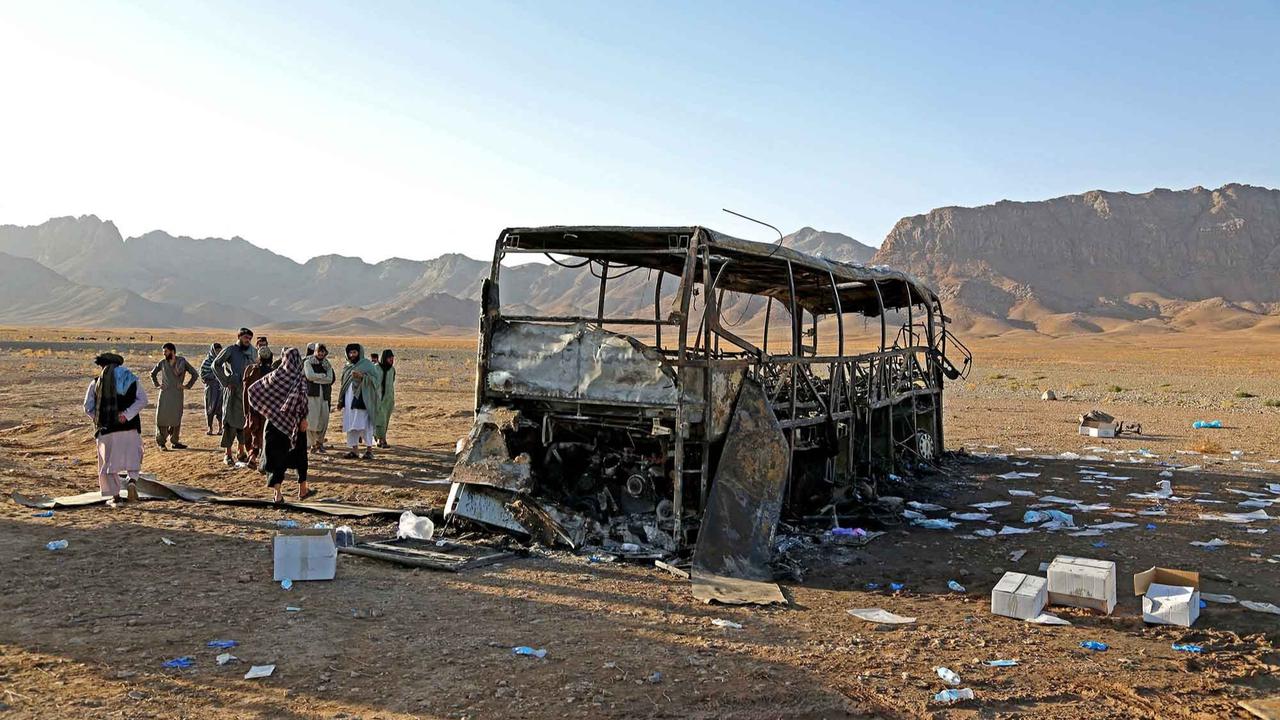 FOTO: Tragedi Maut di Herat,  79 Migran Afghanistan Tewas dalam Kecelakaan Bus
