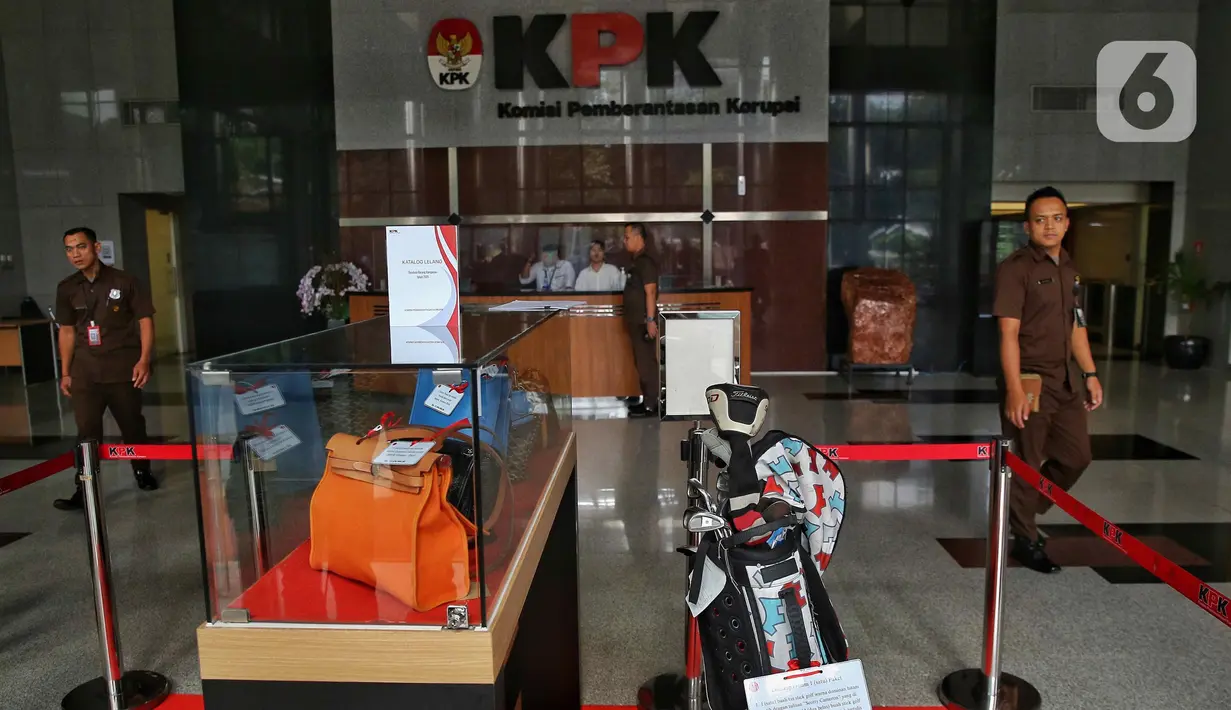 Hasil lelang barang rampasan ini akan disetorkan ke negara dalam rangka pemulihan keuangan negara atau asset recovery. (Liputan6.com/Angga Yuniar)