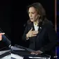 Kamala Harris menyerang Donald Trump terkait isu tarif pajak dalam debat pilpres AS 2024. Adu argumen lantas terjadi (AFP).