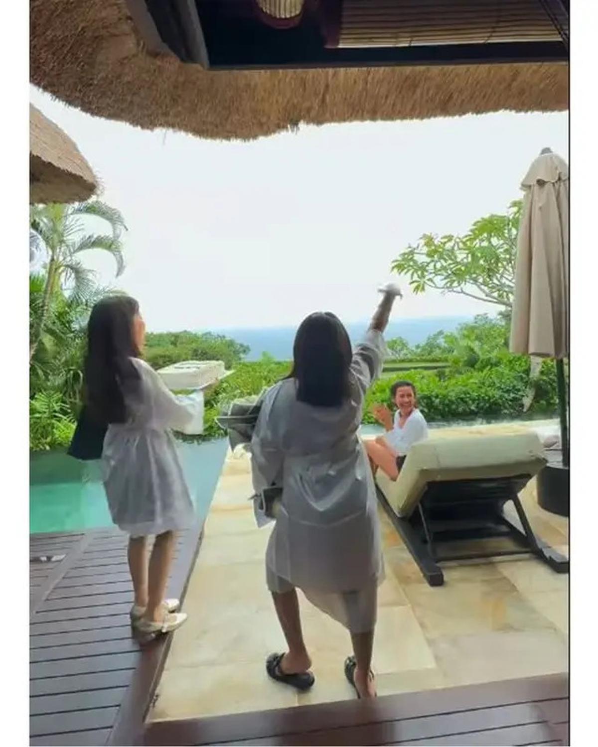 7 Potret Kejutan Bridal Shower Shenina Cinnamon, Sederhana dari Sahabat