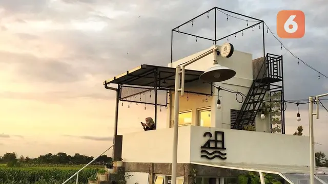 Melepas Sunset di Cafe Rumah Pinggir Kali Polokarto