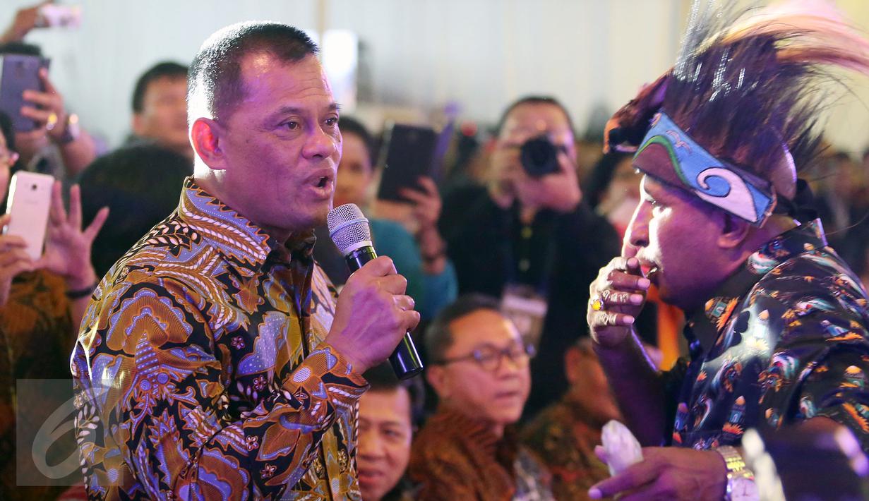 Panglima TNI Jenderal Gatot Nurmantyo saat menghadiri acara Natal dan Tahun Baru 2017 di Kompleks Parlemen Senayan, Jakarta, Jumat (27/01). (Liputan6.com/Johan Tallo)