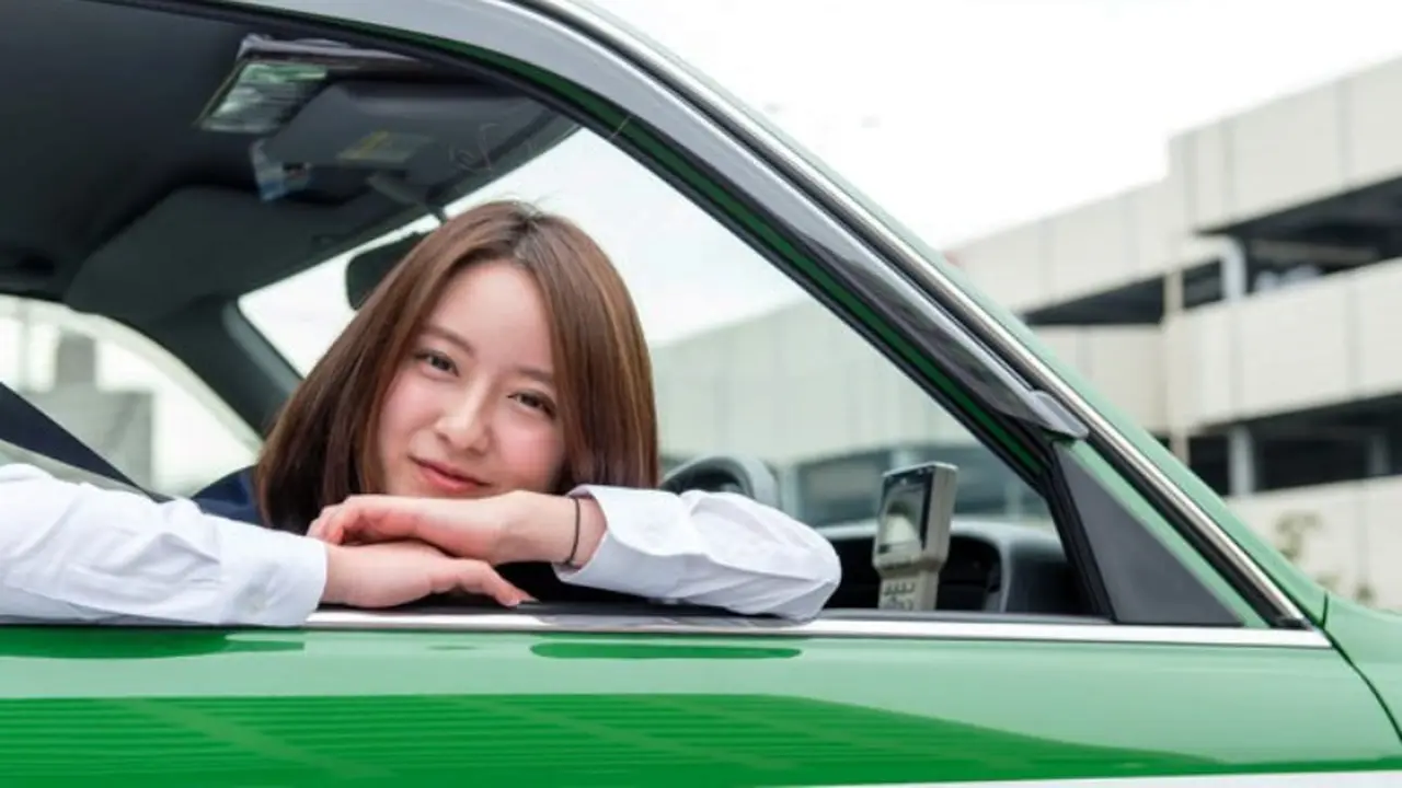 Kei, Sopir Taksi Cantik yang Bikin Penumpang Kerasan