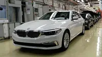 BMW Seri 5 mulai dirakit di Sunter, Jakarta Utara. (Arief/Liputan6.com)