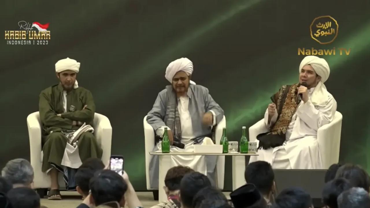 Habib Jindan yang bertindak sebagai penerjemah kemudian memberi tahu Irfan Hakim soal apa yang disampaikan Faank kepada Habib Umar bin Hafidz.