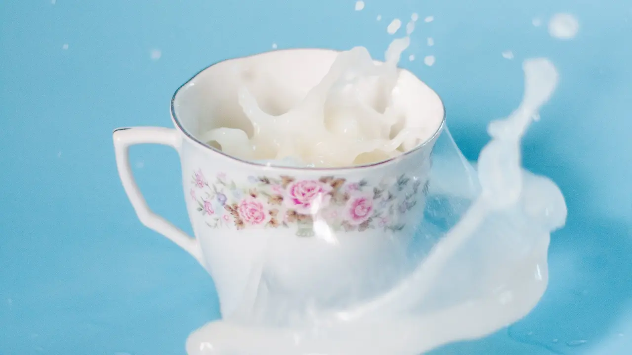 Pakai Susu untuk Hilangkan Mata Panda, Bagaimana Caranya?
