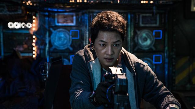 Song Joong Ki dalam film Space Sweepers. (Foto: Netflix)