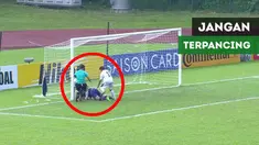 Berita video aksi menahan bola kiper Australia U-16, Adam J. Pavlesic, saat menghadapi Irak U-16 pada Piala AFC U-16 2018, Selasa (25/9/2018). Bila Timnas Indonesia U-16 lolos menjadi juara grup dan bertemu Australia, jangan sampai terpancing emosi k...