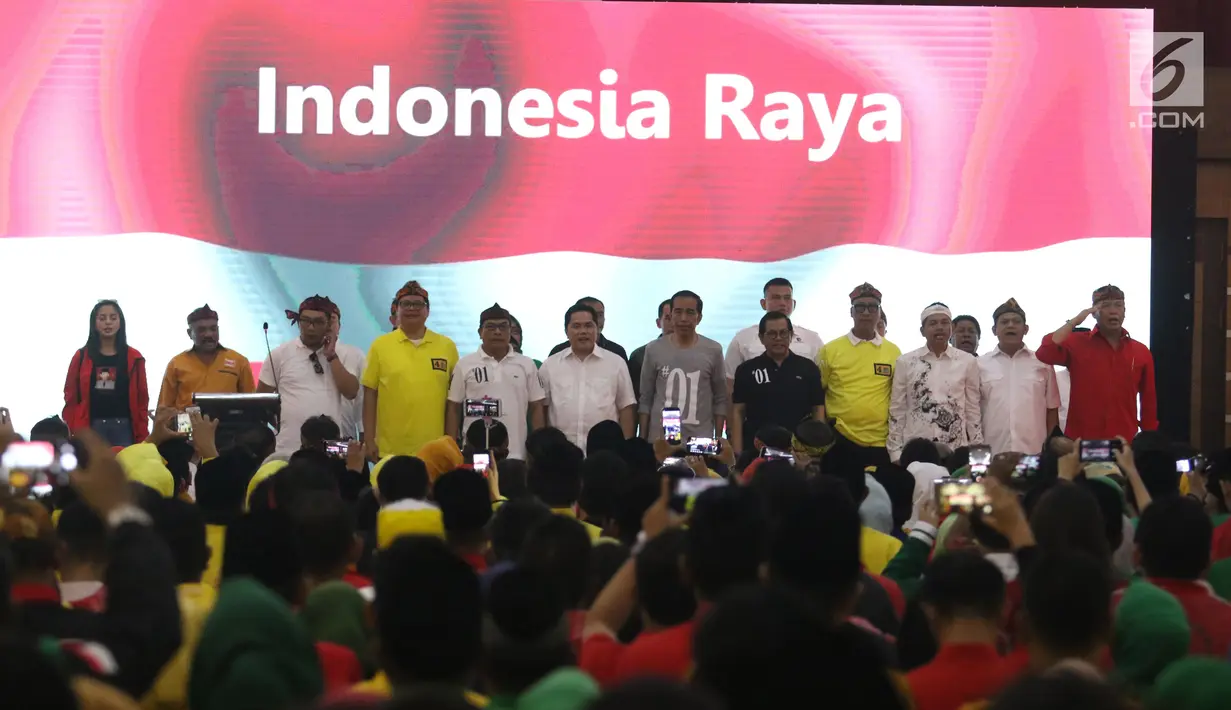 Calon Presiden Nomor Urut 01 Joko Widodo (Jokowi) didampingi Ketua Tim Kampanye Nasional Erick Thohir beserta pimpinan partai koalisi menghadiri silaturahmi dengan calon legislatif partai koalisi di Bandung, Sabtu (10/11). (Liputan6.com/Angga Yuniar)