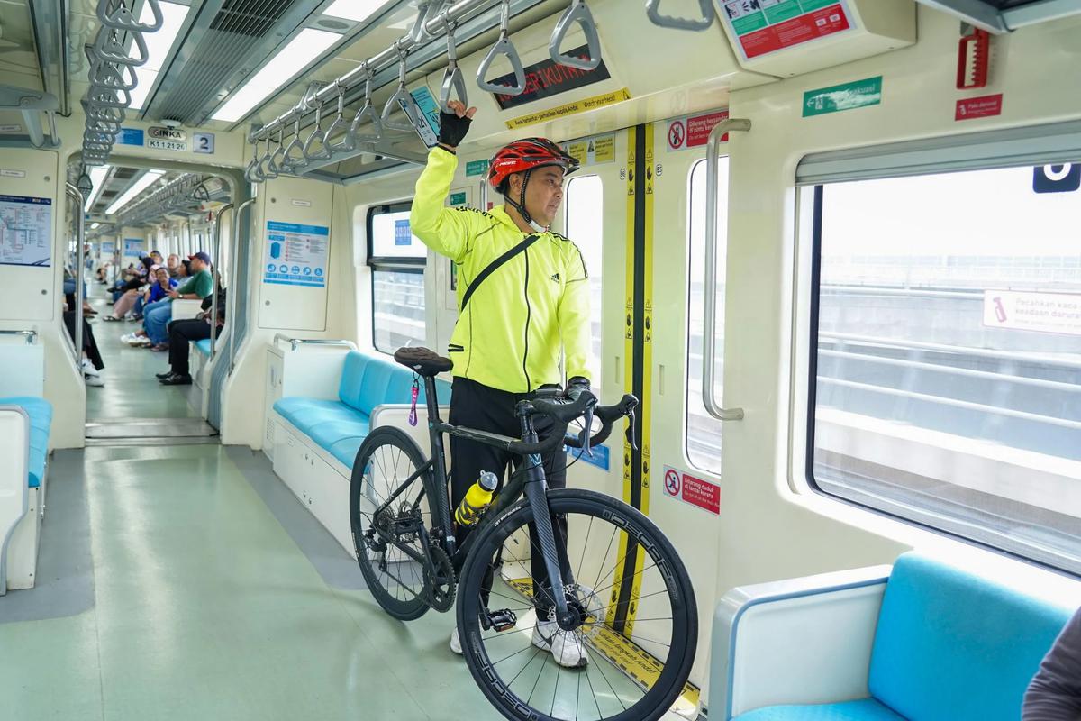 FOTO: LRT Jabodebek Operasikan 270 Perjalanan Selama Libur Panjang