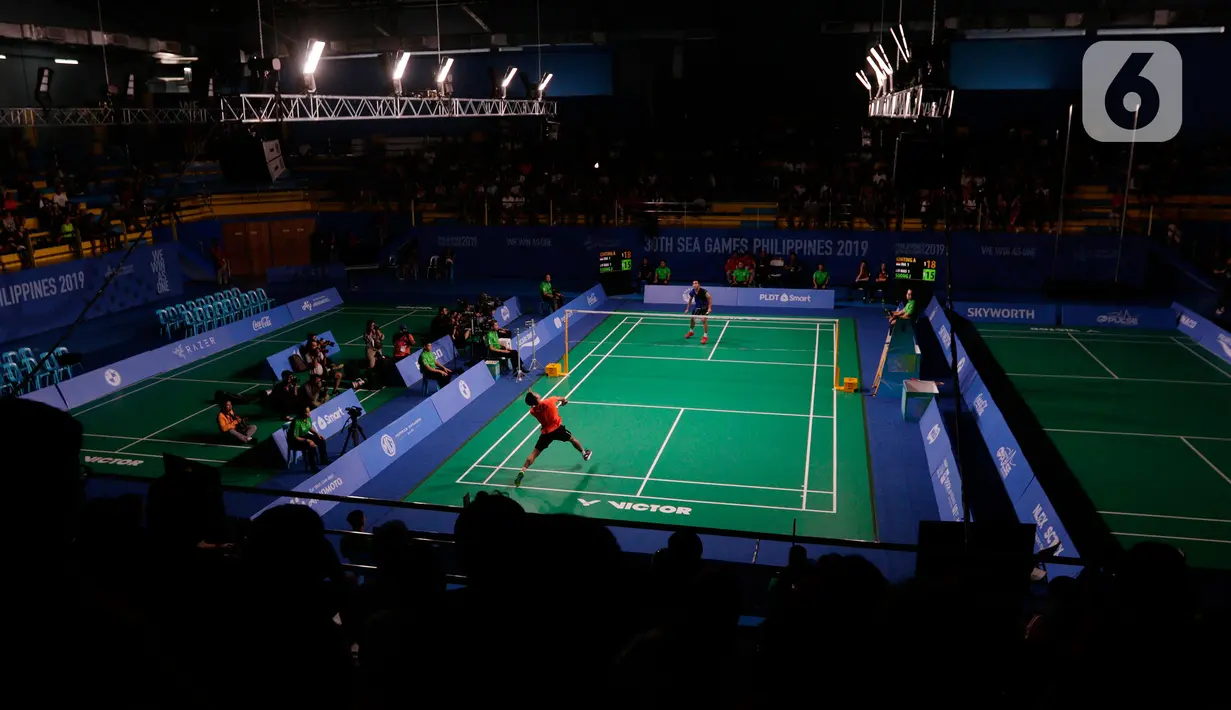 Tunggal putra Indonesia, Anthony Ginting, saat melawan Soong Joo Ven pada final beregu SEA Games 2019 di Multinlupa Sport Center, Filipina, Rabu (4/12/2019). Ginting menang 13-21, 21-15, dan 21-18. (Bola.com/M Iqbal Ichsan)