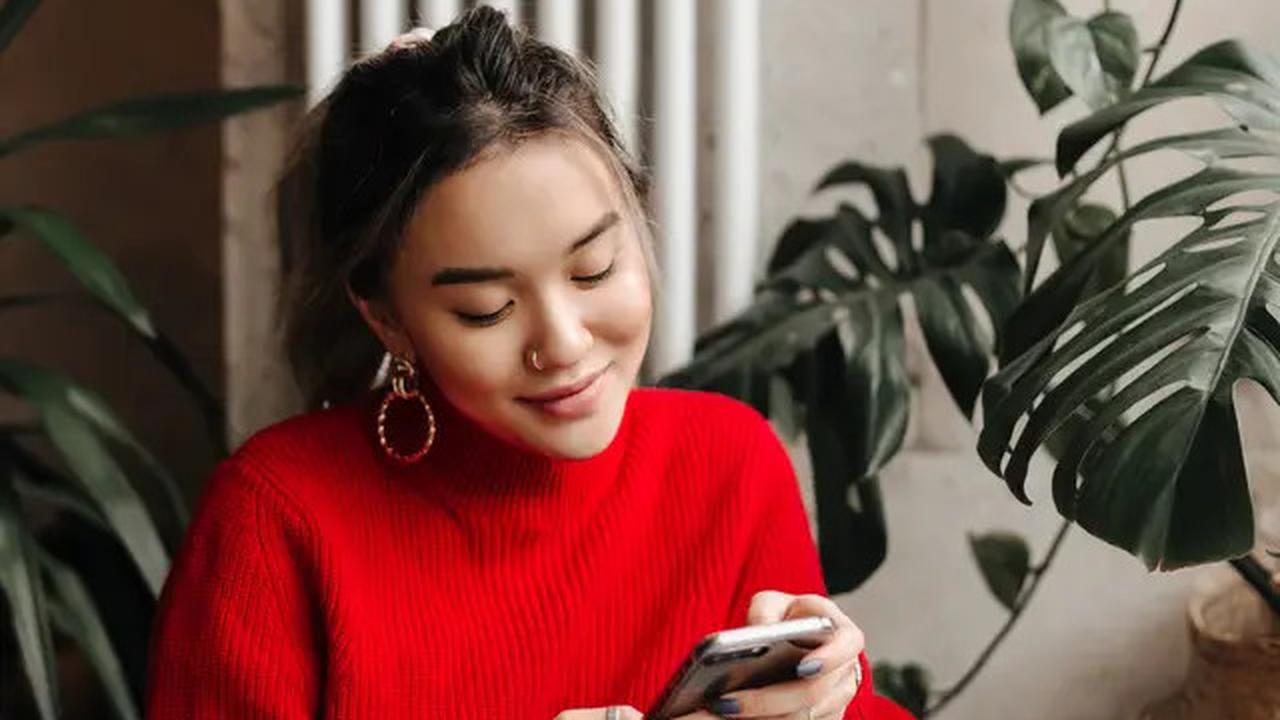 7 Tanda Seseorang Ingin Dekat Denganmu tapi Takut Ditolak