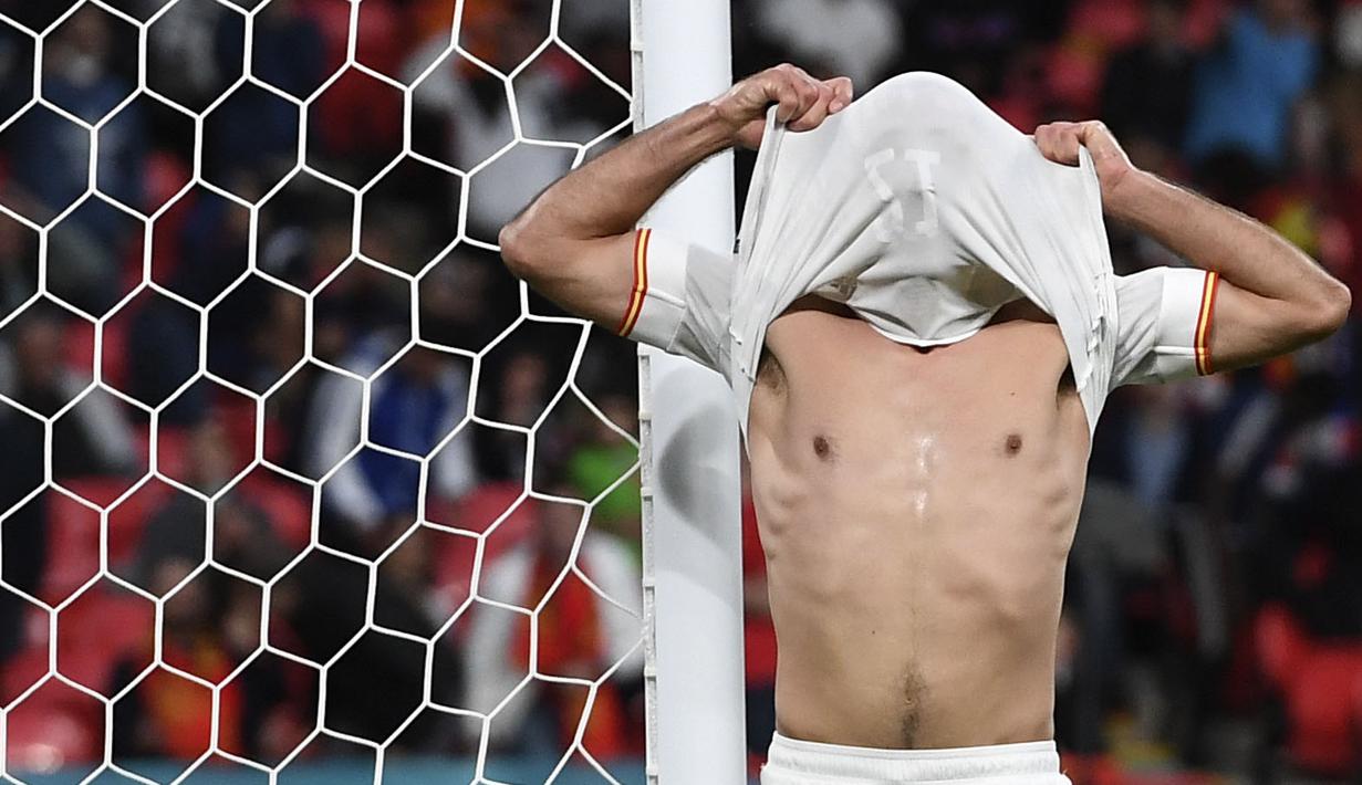 Lalu drama adu penalti dimulai. Empat dari penendang Italia berhasil mencetak gol, sementara dua penendang Spanyol gagal menembus gawang yang dikawal Gianluigi Donnarumma. (Foto:AP/Andy Rain,Pool)