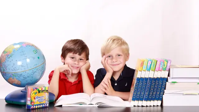 Anak semangat sekolah/Pixabay White77