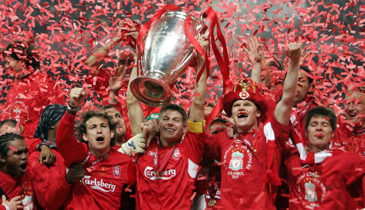 "The Miracle of Istanbul" menjadi kata-kata yang selalu diingat dari final Liga Champions 2005 yang mengagumkan. Kisah perjuangan tak kenal lelah dari penggawa Liverpool dalam 120 menit pertandingan untuk mengalahkan AC Milan dalam duel adu penalti. (AFP/Filippo Monteforte)