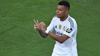 Pemain depan Real Madrid asal Prancis #09, Kylian Mbappe, merayakan gol ketiga timnya selama pertandingan perempat final Piala Dunia Antarklub 2025 antara Real Madrid asal Spanyol dan Borussia Dortmund asal Jerman di stadion MetLife di East Rutherford, New Jersey,&nbsp;Minggu dini hari WIB (6-7-2025). (ANGELA WEISS/AFP)