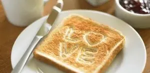 [Love Story] Puji Istrimu Meski Ia Memberimu Roti Gosong