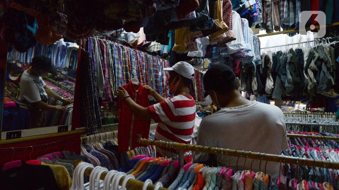 Gudang Pakaian Bekas Ilegal di Padalarang Digulung Polisi