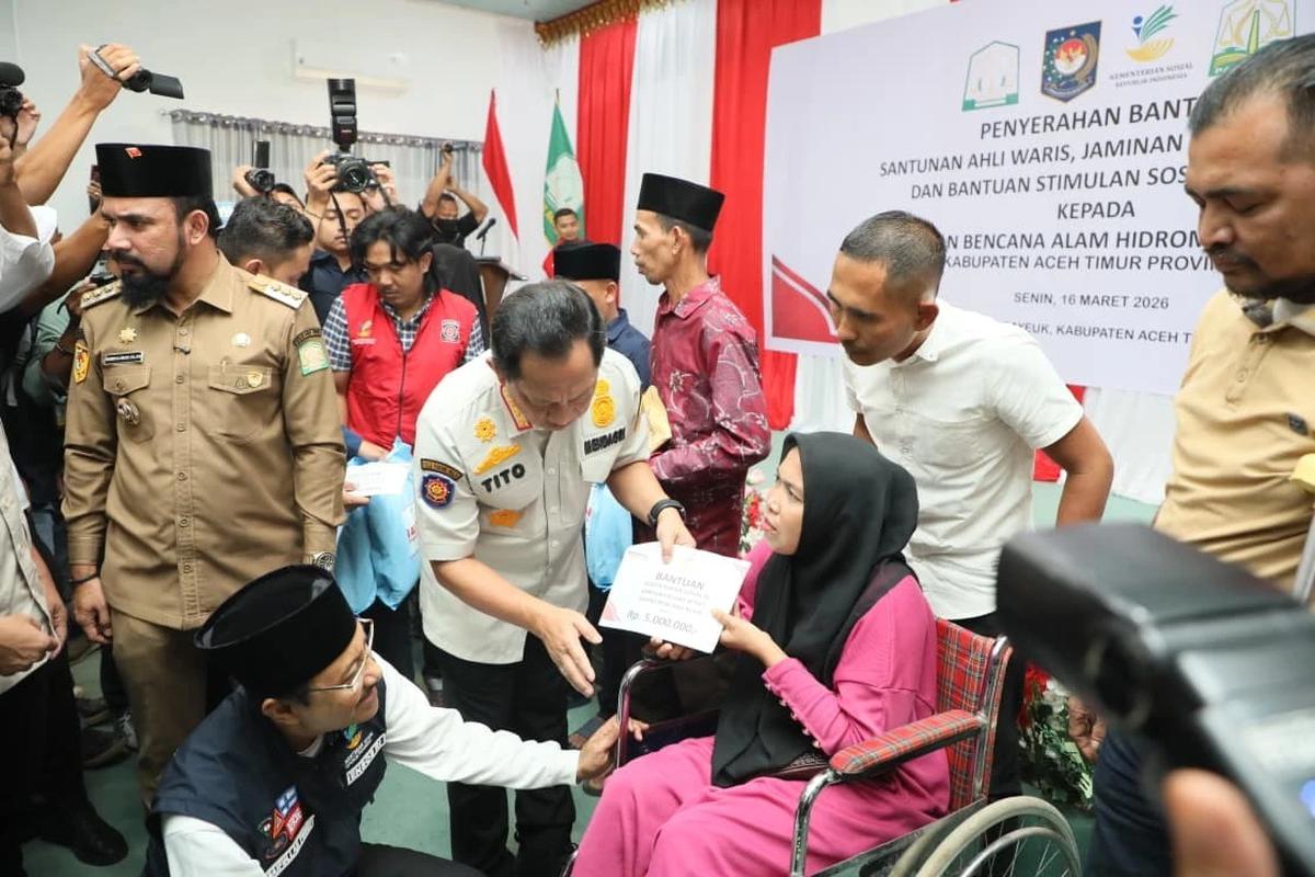 Kasatgas Tito pada Penyerahan Bantuan Pemerintah untuk Penanganan Korban Bencana Alam di Wilayah Sumatera di Pendopo Bupati Aceh Timur, Aceh, Senin (16/3/2026).
