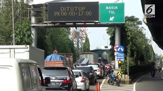 VIDEO: Gerbang Tol Ditutup, Lalu Lintas Jadi Semrawut