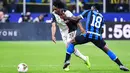 Kwadwo Asamoah memutuskan bergabung ke Inter Milan secara gratis usai habis kontrak dengan Juventus pada 2012. Alasan kuat ia berlabuh ke Giuseppe Meazza adalah sosok eks pelatih Juventus, Antonio Conte yang menukangi Nerazzurri kala itu. (AFP/Alberto Pizzoli)