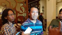 Sekretaris Asprov PSSI Jatim, Amir Burhannudin, menyebutkan venue laga laga final Piala Gubernur Jatim 2020 sudah sesuai kesepakatan dengan rakorpam sebelum semifinal, yakni digelar di Stadion Gelora Bung Tomo, Surabaya, karena Persebaya yang lolos ke final. (Bola.com/Zaidan Nazarul)