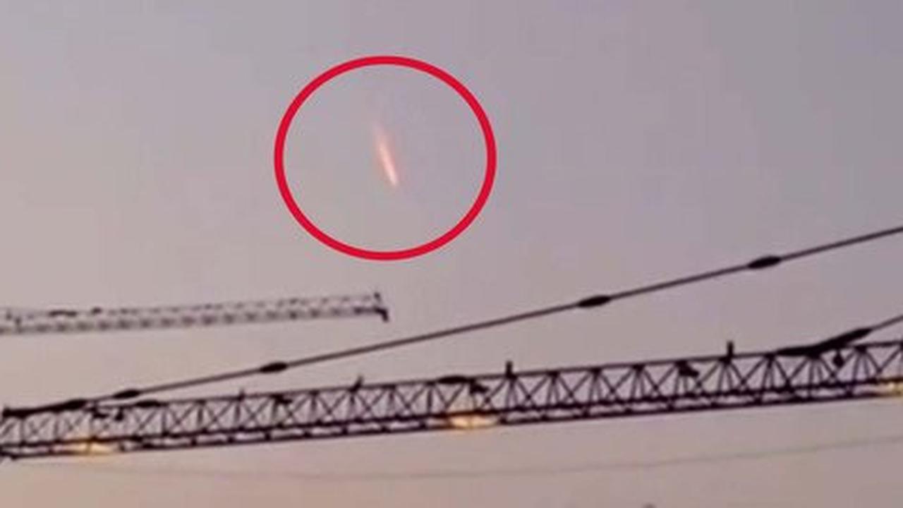 Benda mirip meteor terlihat menjelang maghrib di hari ketiga Ramadan