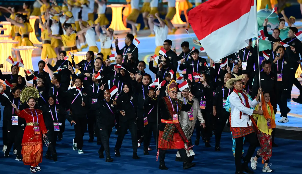 Kontingen Indonesia yang berkekuatan 413 atlet mengusung konsep keberagaman budaya lewat semboyan Bhineka Tunggal Ika. (Ishara S.KODIKARA / AFP)