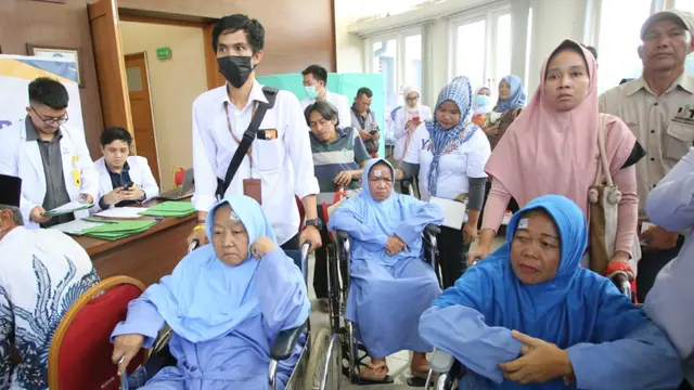 Cerita Warga Sumsel Dapat Kesempatan Operasi Katarak Gratis untuk Cegah Disabilitas Netra. Foto: Kemensos.