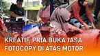 Seorang pria menggunakan ide cerdasnya untuk membuka jasa fotocopy di atas motor menarik perhatian
