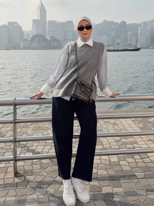 Citra Kirana saat Berkunjung ke Macau pakai baju abu-abu. [@citraciki]