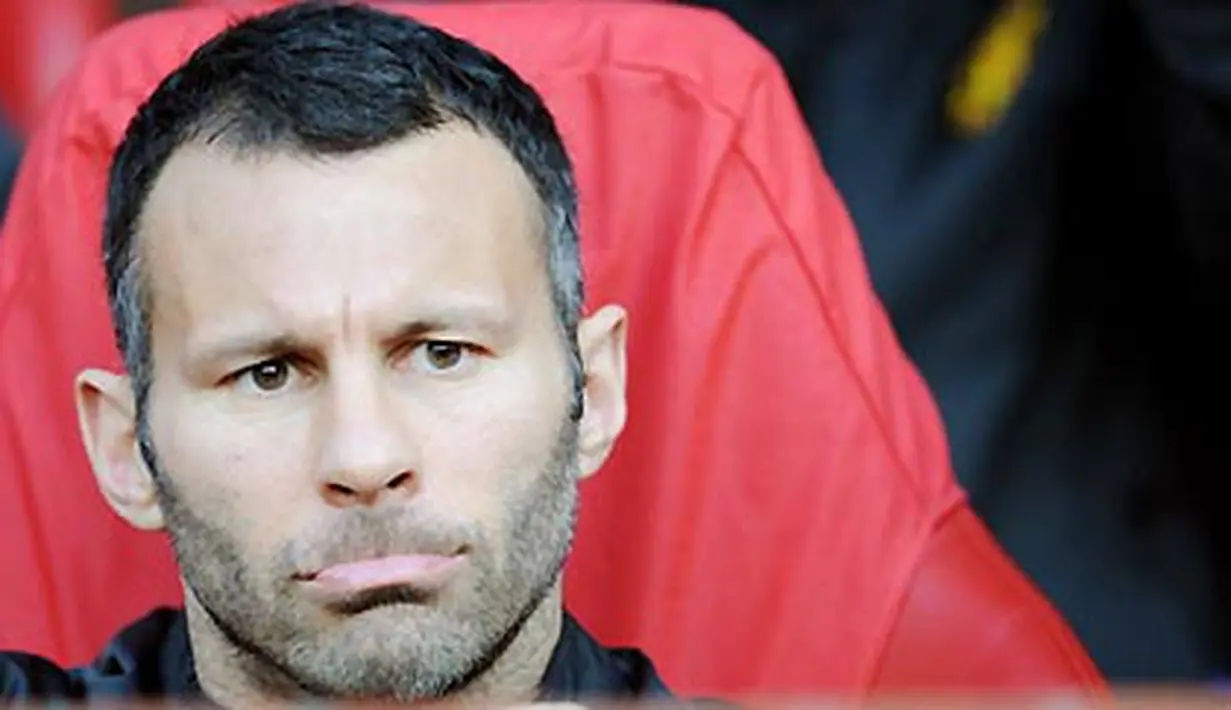 Gelandang senior Manchester United, Ryan Giggs di bangku cadangan di semifinal Liga Champions menghadapi Arsenal di Old Trafford, Manchester, pada 29 April 2009. AFP PHOTO/PAUL ELLIS