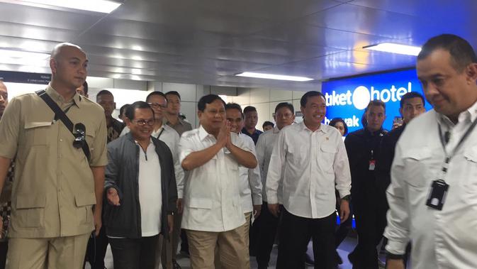 Prabowo Subianto sudah tiba di Stasiun MRT Lebak Bulus, Jakarta. (Sumber: Liputan6.com/Lizsa Egeham)