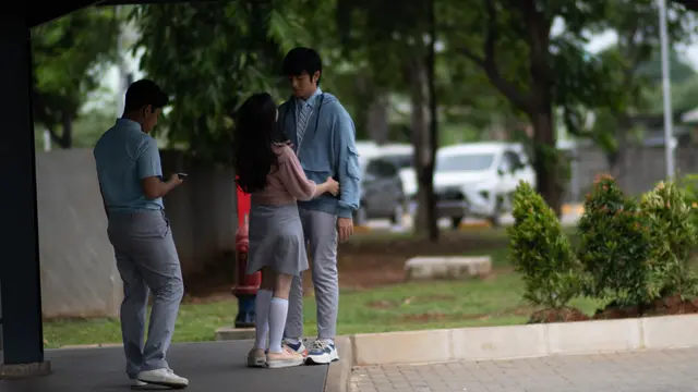 Angga Yunanda dan Adhisty Zara. (Foto: Dok. Falcon Pictures/ Starvision Plus)