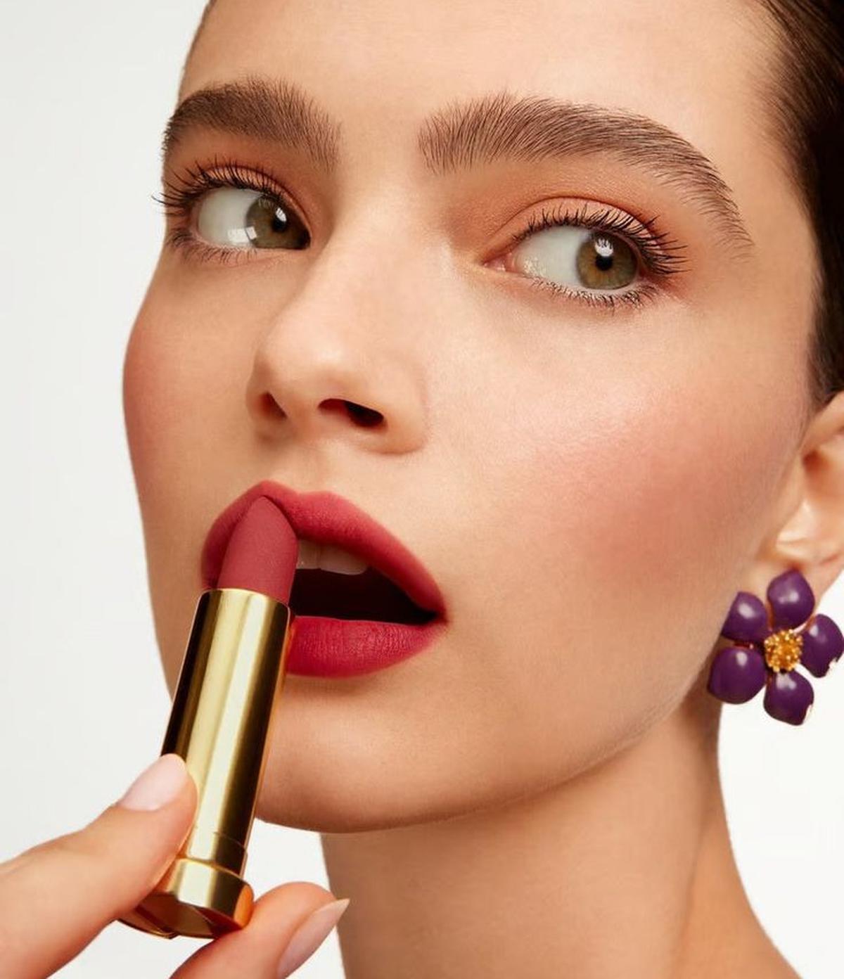 Rahasia di Balik Koleksi Lipstik Perempuan: 6 Alasan Kenapa Mereka Bisa Punya Banyak?