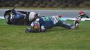 Pebalap Gresini Racing, Enea Bastianini mengalami kecelakaan saat esi latihan Moto 3 rashes out during the first practice session of the Moto 3 Australian Grand Prix di Phillip Island (21/10/2016). (AFP/Paul Crock)