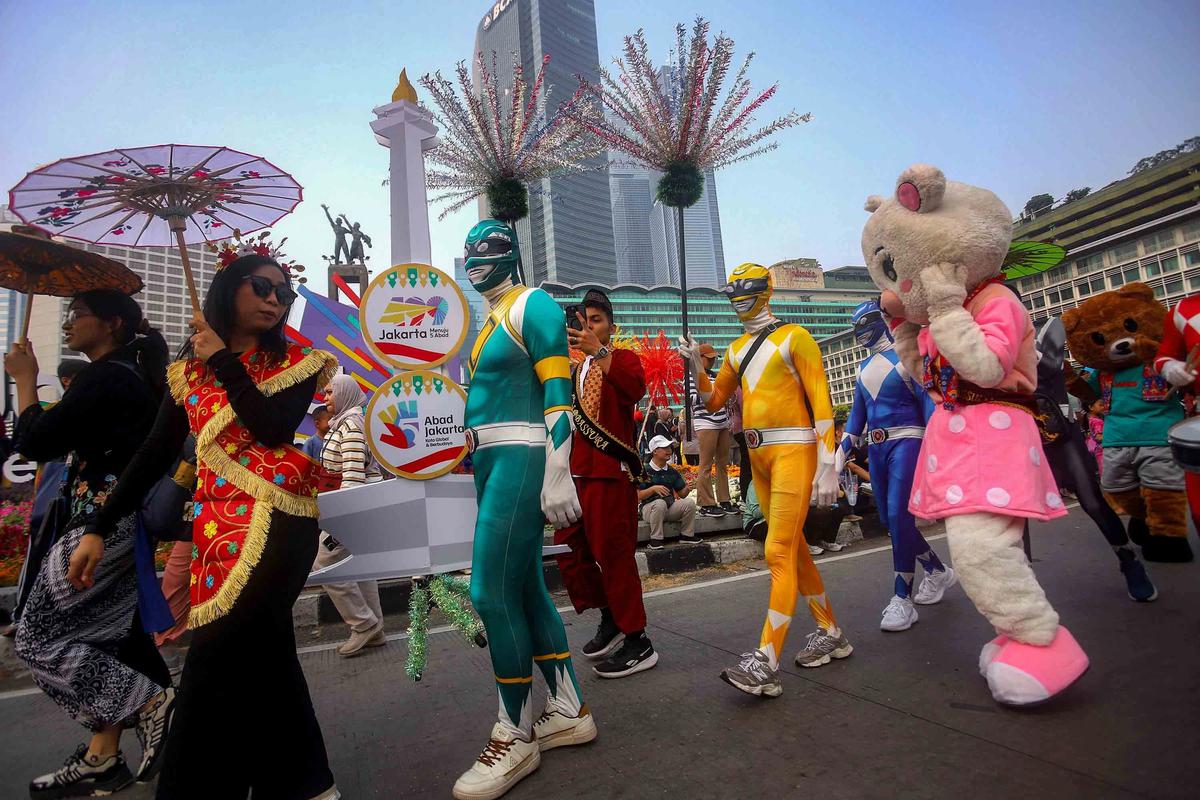 FOTO: Pawai Budaya Betawi Semarakkan HUT ke 499 Jakarta di Bundaran HI