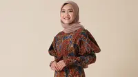 8 Gaya Batik Kombinasi Lengan Puff Hijab Friendly, Anti Gerah dan Nyaman Dikenakan