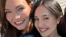 Tidak hanya sekadar menikmati keindahan New York, Beby Tsabina juga berkesempattan berfoto bersama model Karlie Kloss (instagram/bebytsabina)