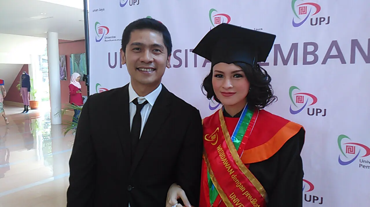 Donita resmi jadi sarjana (Joanzen Yoka/Bintang.com)