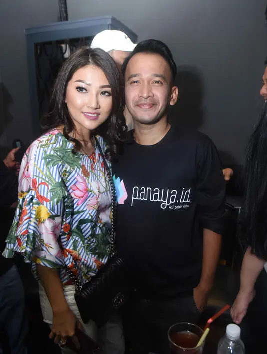 "Bukannya saya menghindar dari kemarin. Saya gak menghindar, saya cuma mempersilakan keluarga untuk bicara," kata Ruben Onsu di acara Road to Indonesia E-commerce Summit & Expo (IESE) 2017, The Pallas, SCBD, Selasa (25/4). (Nurwahyunan/Bintang.com)