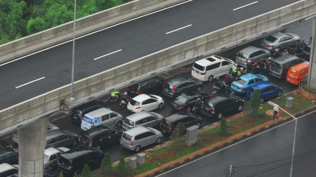 Baru diujicoba, jalan layang non tol Antasari macet parah